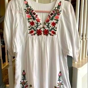 Women’s Large White tunic/dress/coverup with embroidery